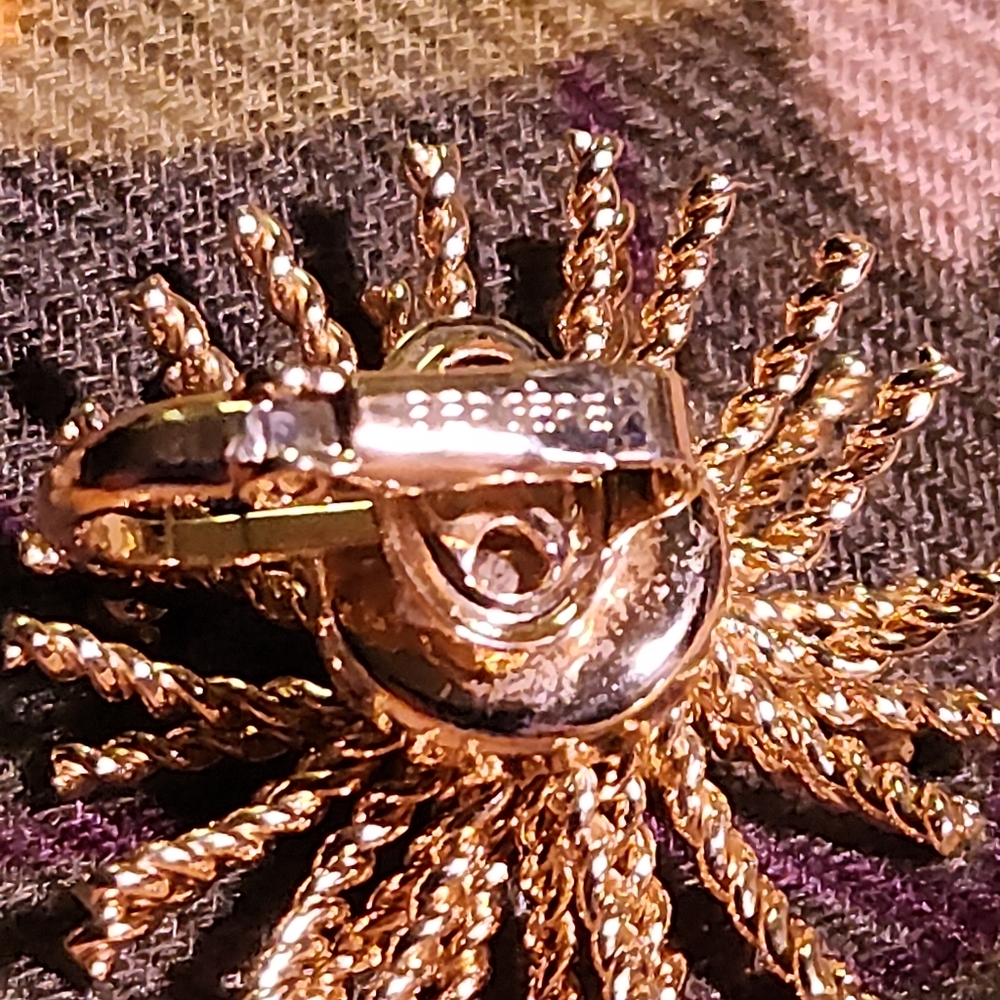 Bergére Starburst design Gold plated, Rhinestone VTG beautiful clippies - Picture 3 of 3